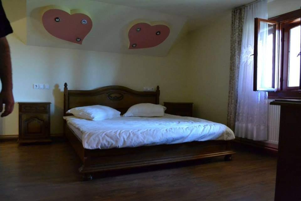 Casa Din Barsana Hotel Birsana Ngoại thất bức ảnh